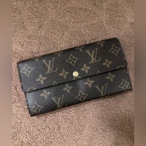 Authentic Louis Vuitton Monogram Sarah Wallet Preloved Very good condition